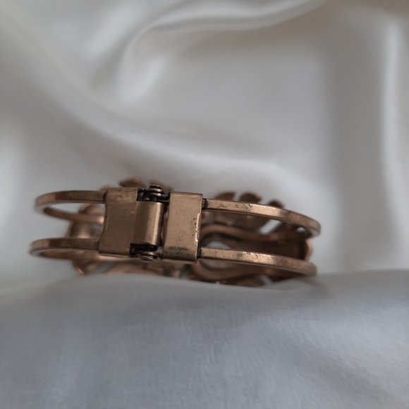 Vintage style bracelet. Spring style opening. - Picture 5 of 10